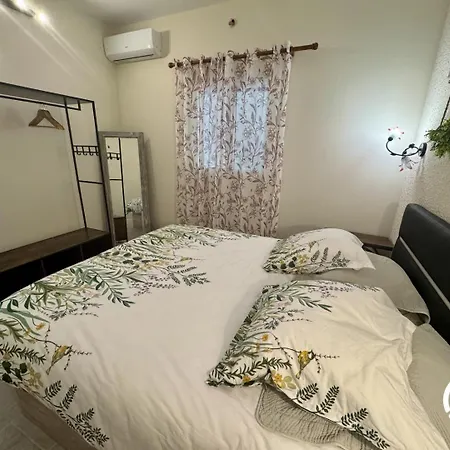 Roxane-inn With قرقشونه