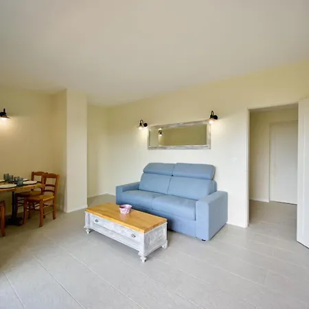 Roxane-inn With *