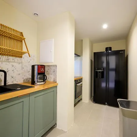 Roxane-inn With Apartamento *
